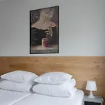 Moho Xl Hostel