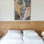 Moho Xl Hostel