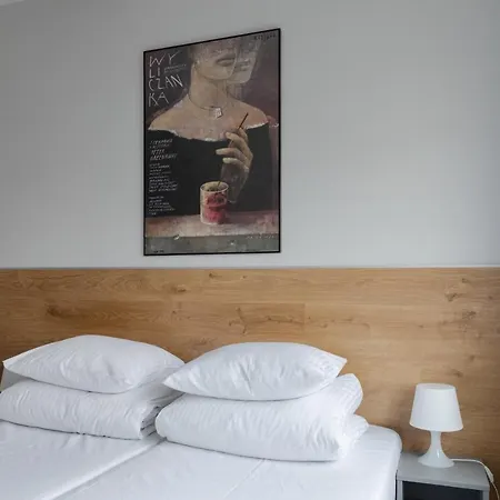 Moho Xl Hostel