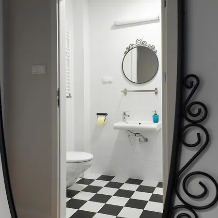 Moho Xl Hostel *